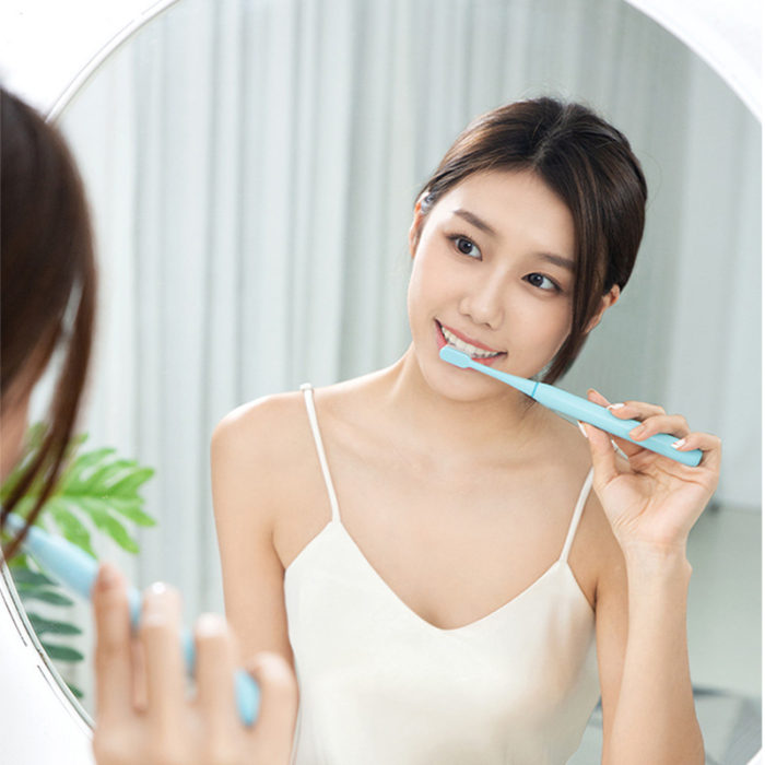 LULA Custom Logo Battery Operated Toothbrush Soft Electric Toothbrush With Replaceable Heads - Image 4